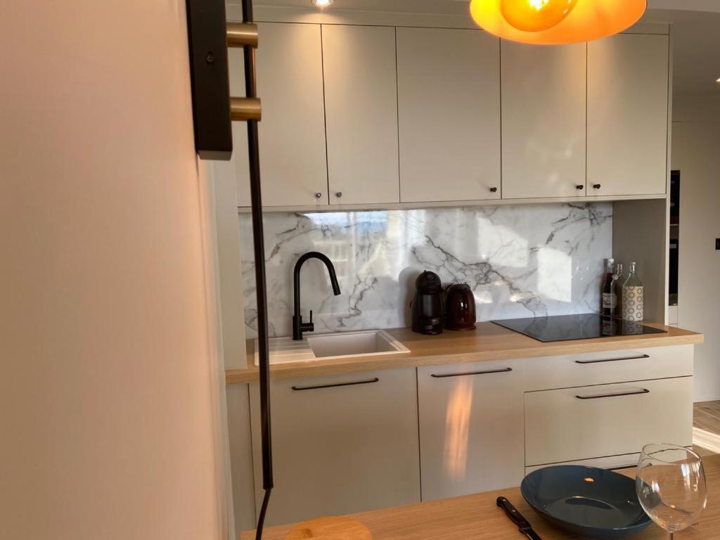 Le Cali, P2 Cabine Dans Une Residence Avec Piscine, Vue Mer Et Parking Prive La Grande Motte Bagian luar foto